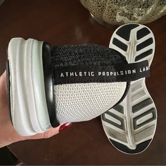 APL Women's 7.5 TechLoom Pro X Sneakers Running Shoes EUC White Black - Picture 12 of 12